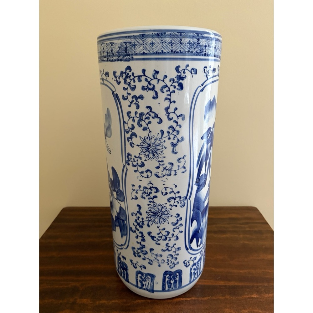 Vintage Chinoiserie Blue and White Porcelain Umbrella Stand / Vase - Picture 6 of 6